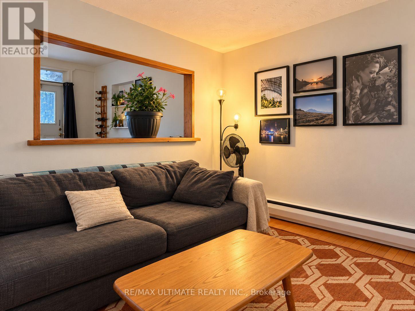 673 College Street Property Photo 9