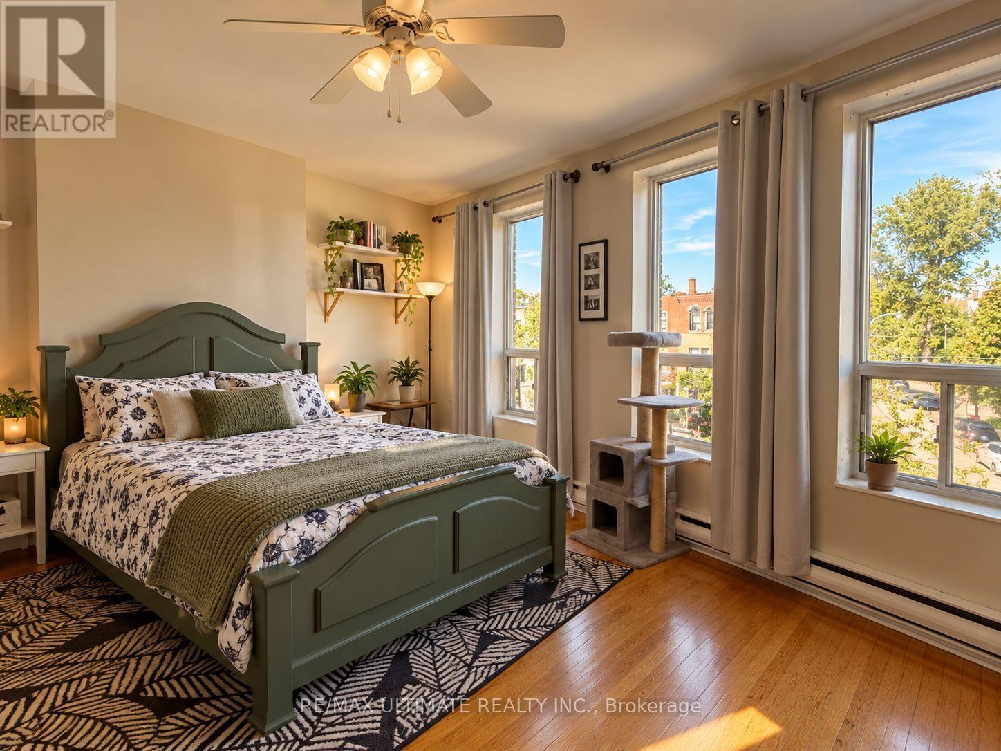 673 College Street Property Photo 10