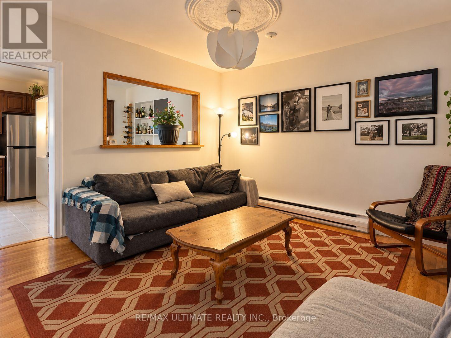 673 College Street Property Photo 12