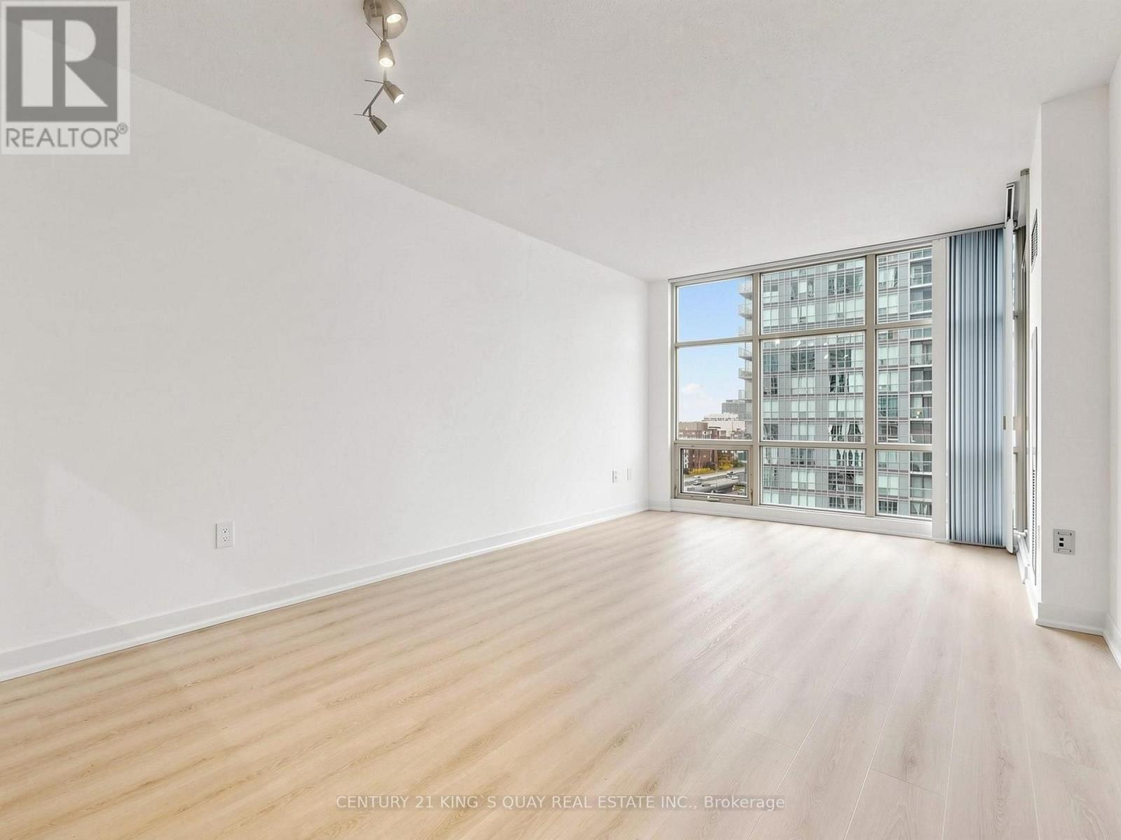 1502 - 35 Mariner Terrace Property Photo 5