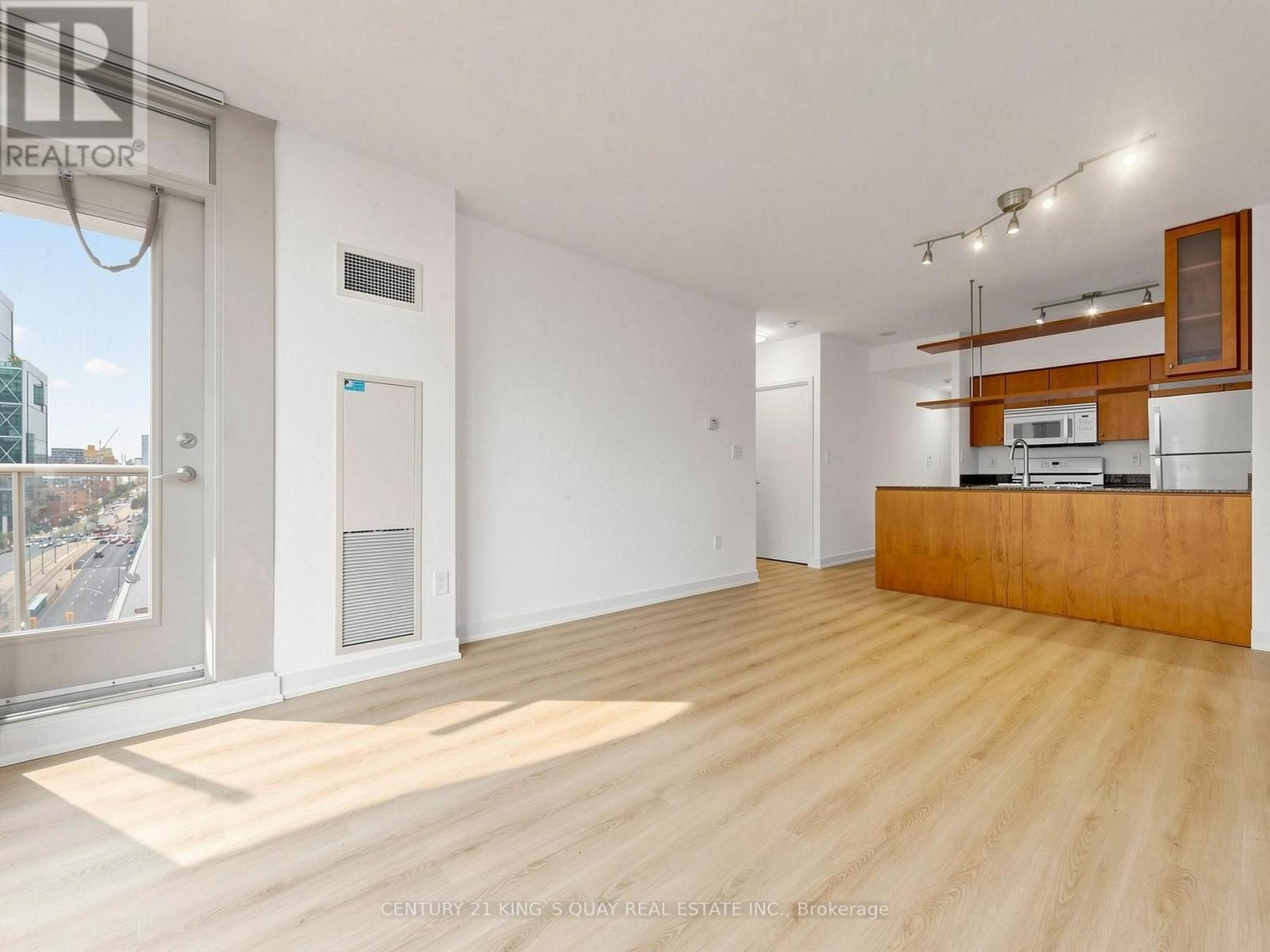 1502 - 35 Mariner Terrace Property Photo 9