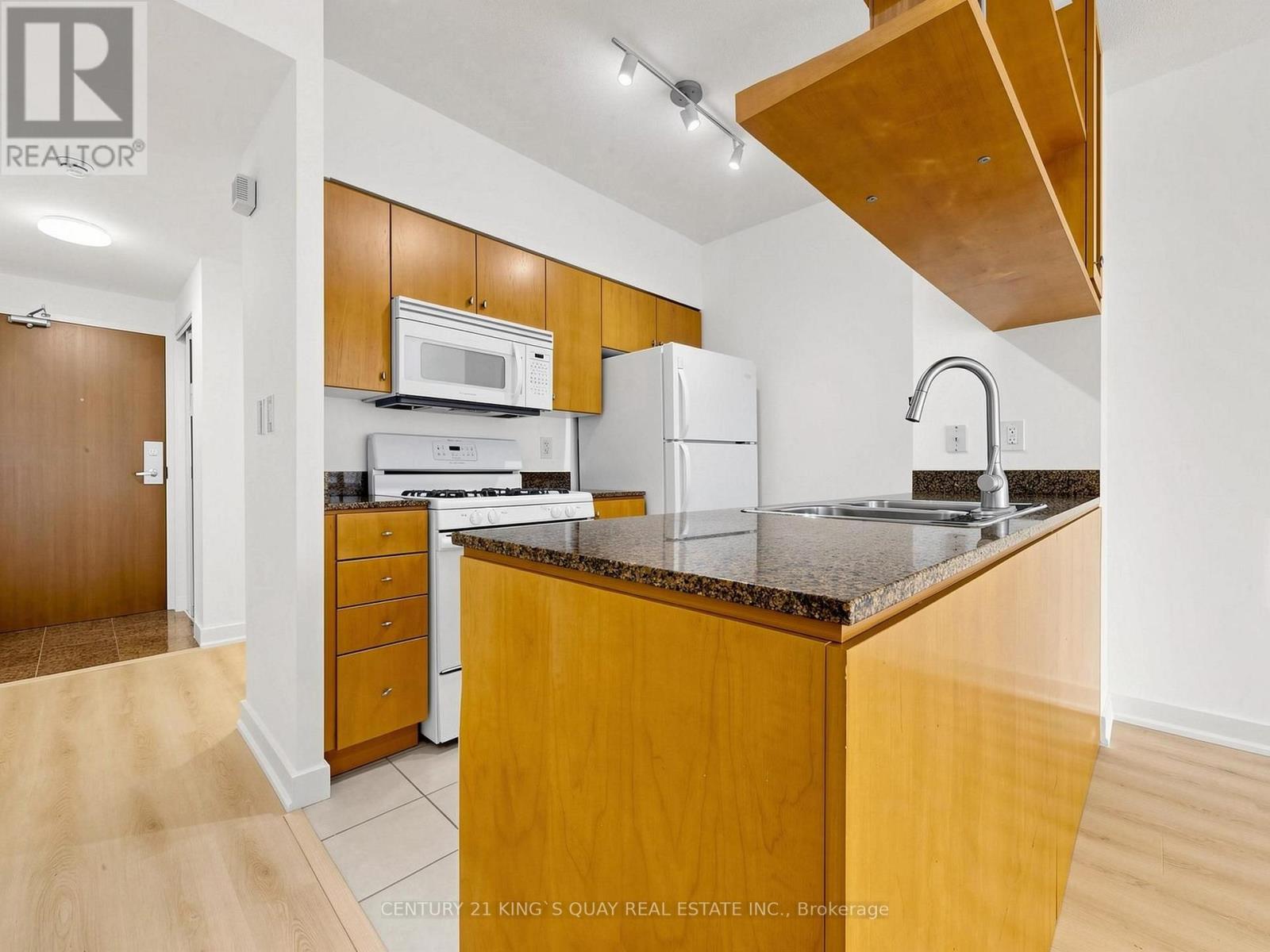 1502 - 35 Mariner Terrace Property Photo 14