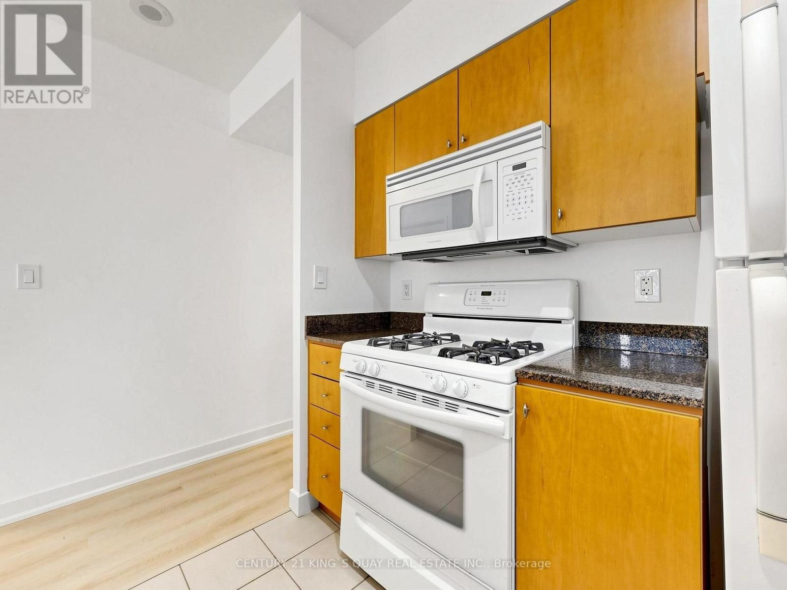1502 - 35 Mariner Terrace Property Photo 16