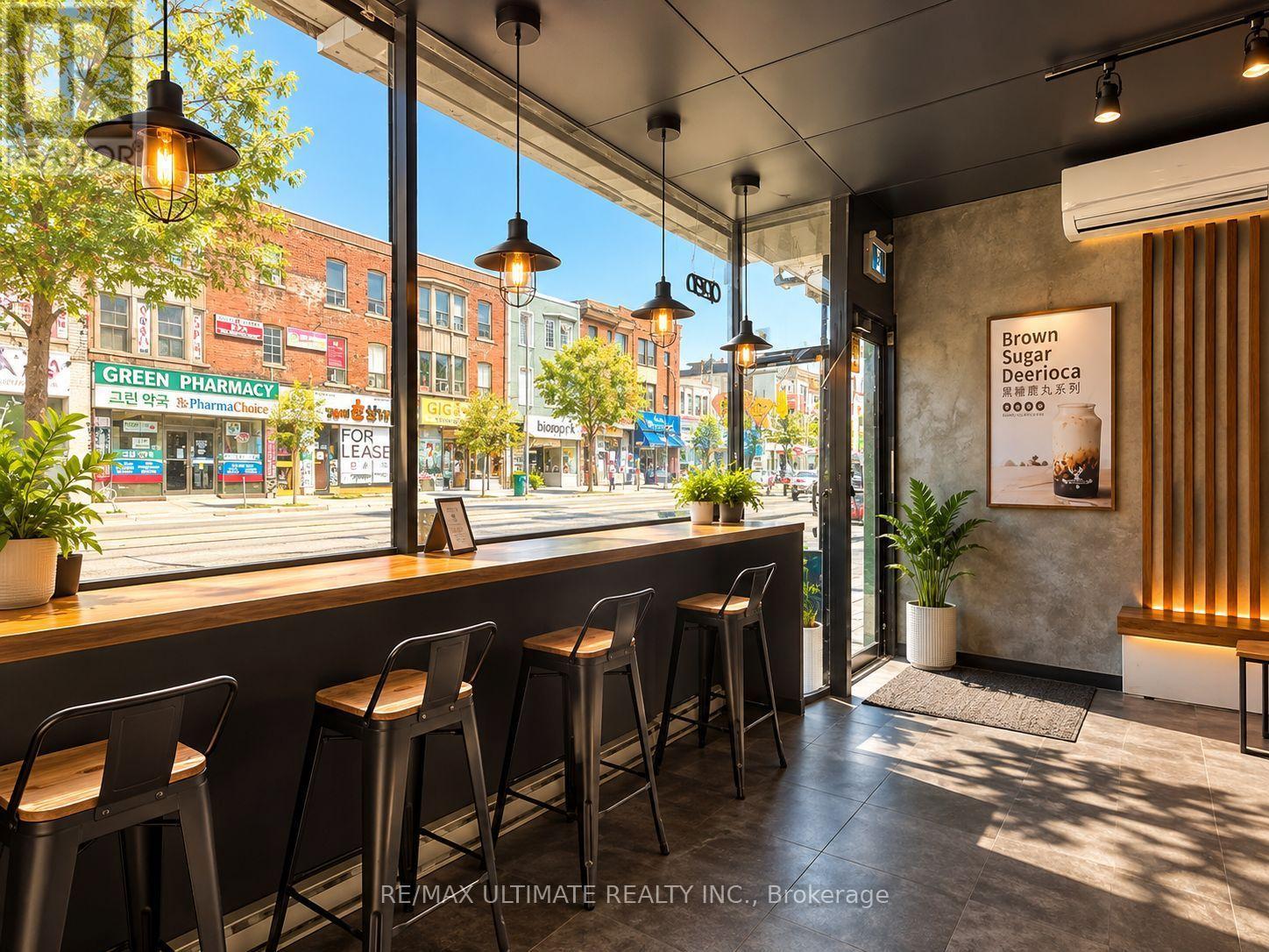 621 Bloor Street W Property Photo 3