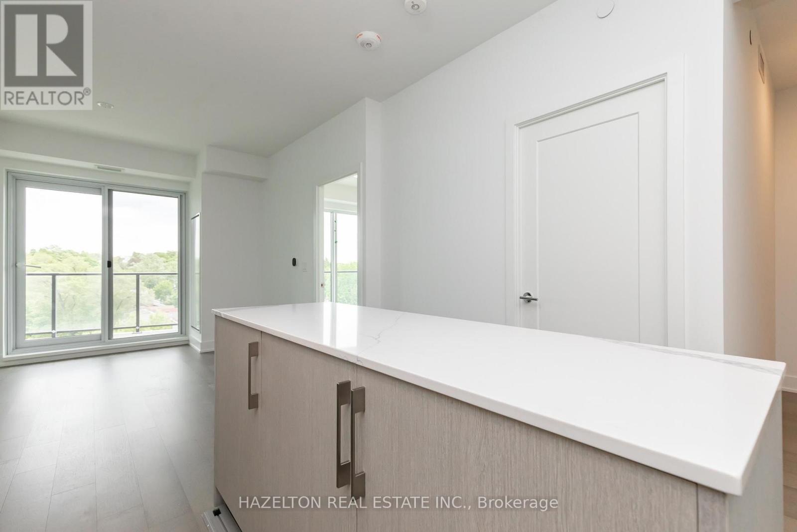 603 - 8 Manor Road W Property Photo 12