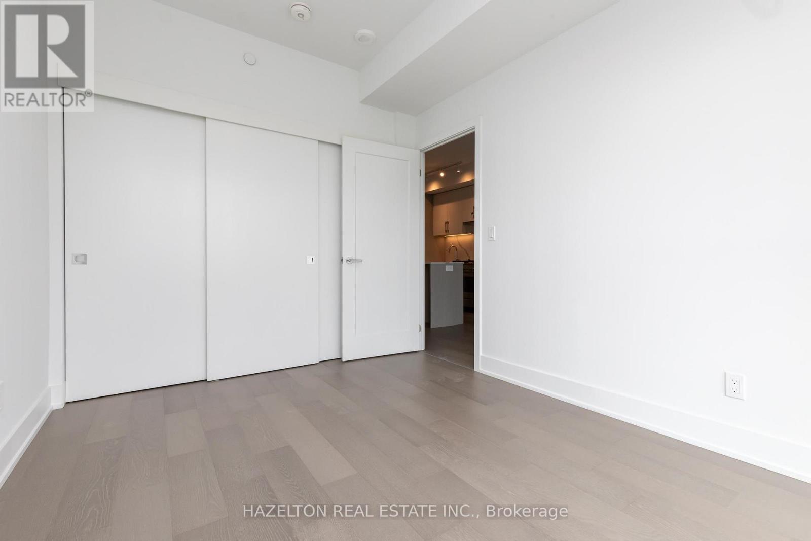 603 - 8 Manor Road W Property Photo 17