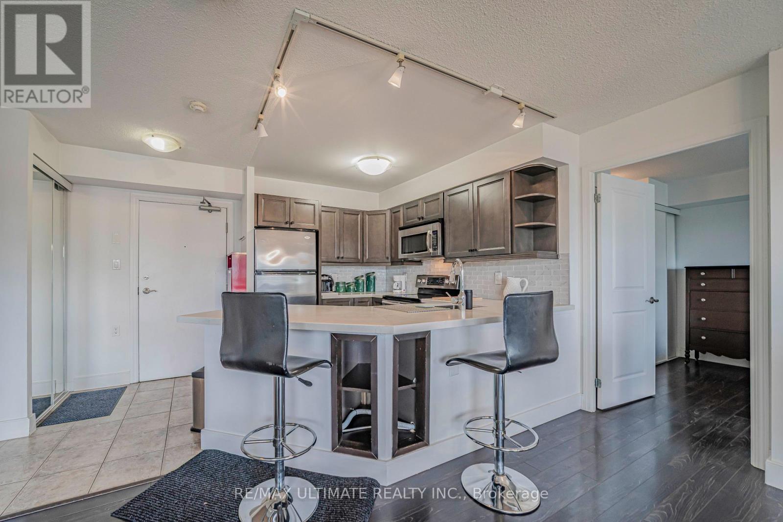 513 - 872 Sheppard Avenue W Property Photo 6
