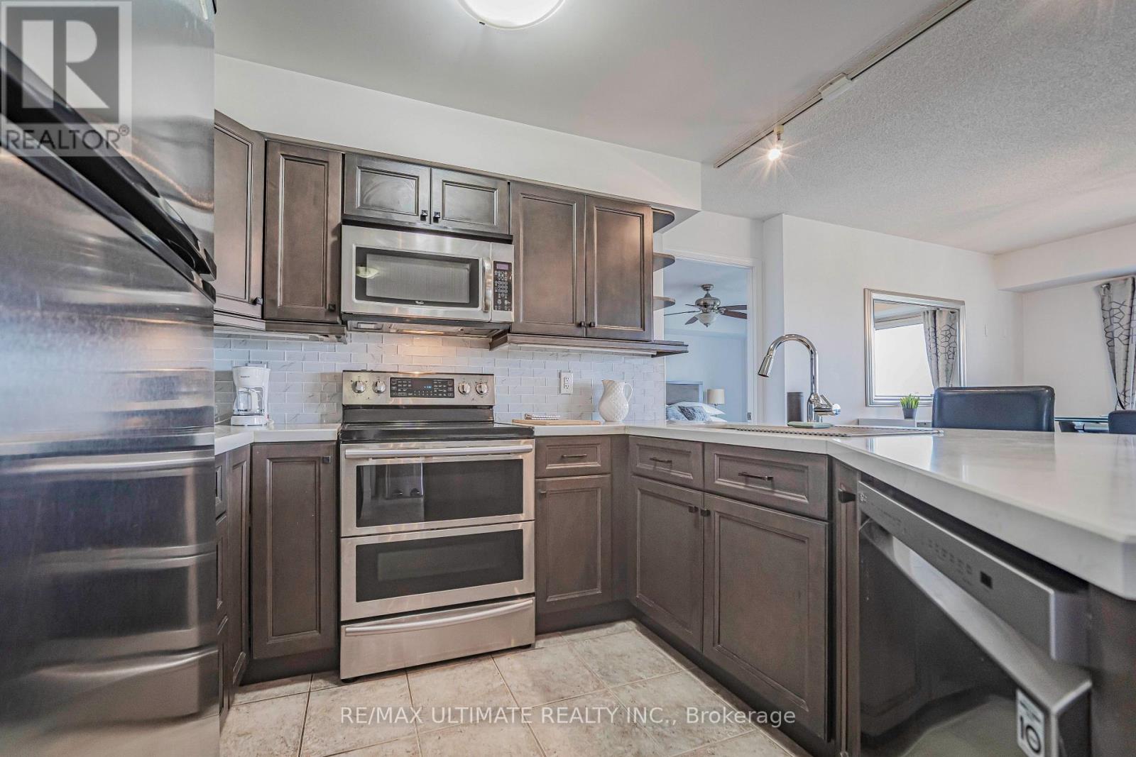 513 - 872 Sheppard Avenue W Property Photo 8