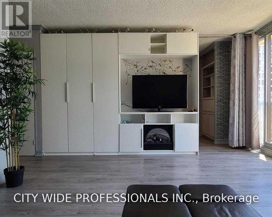 2622 - 33 Harbour Square Property Photo 1