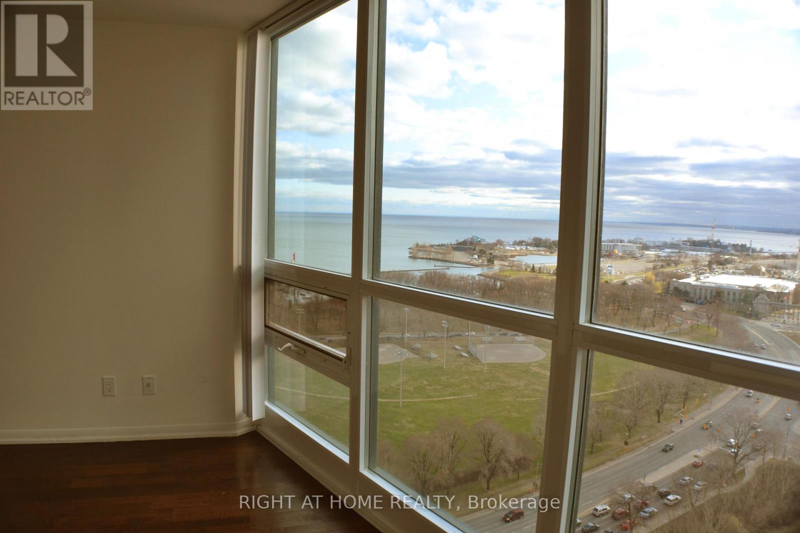 2306 - 215 Fort York Boulevard Property Photo 6