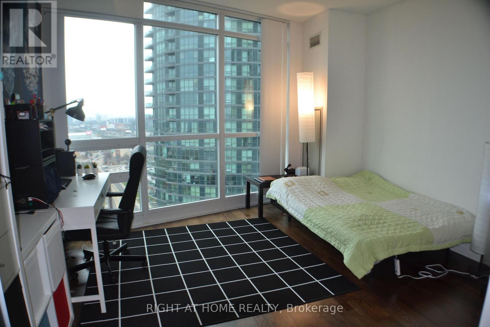 2306 - 215 Fort York Boulevard Property Photo 8