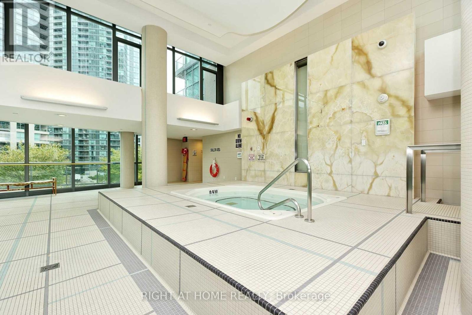 2306 - 215 Fort York Boulevard Property Photo 20