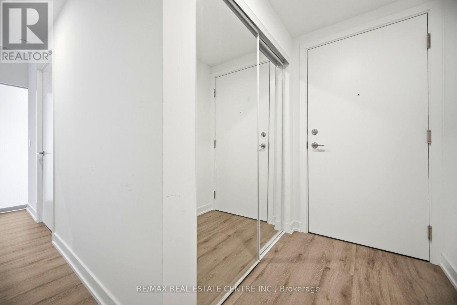 2715 - 252 Church Street Property Photo 7