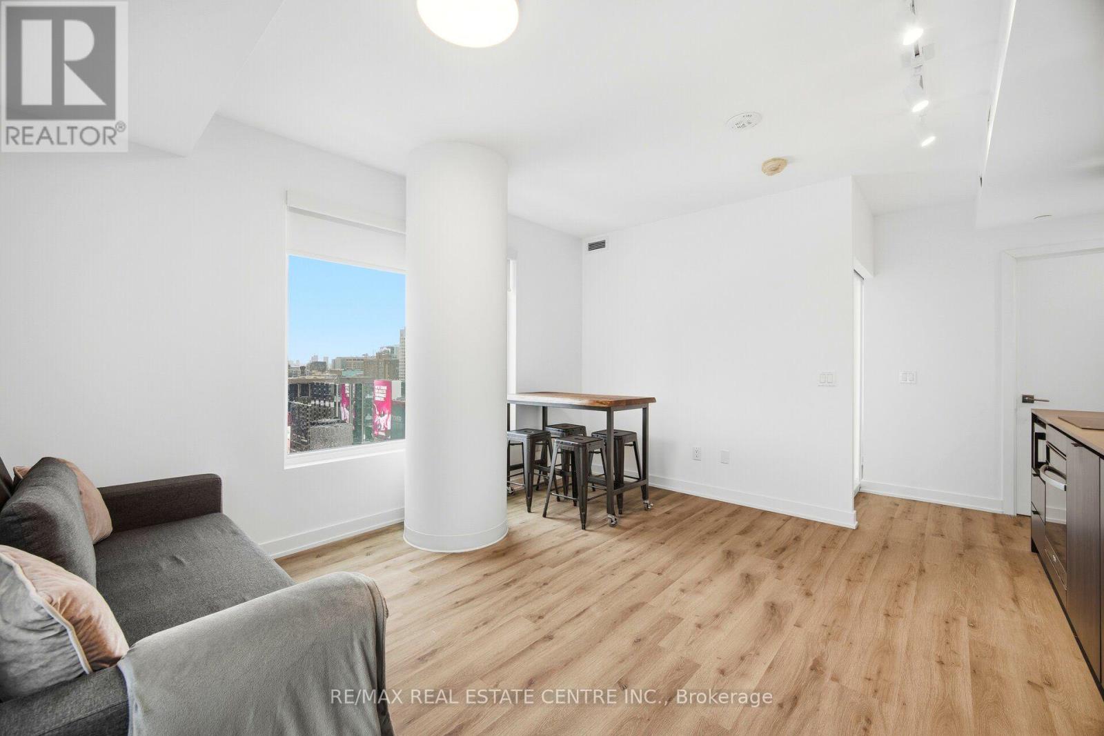 2715 - 252 Church Street Property Photo 12