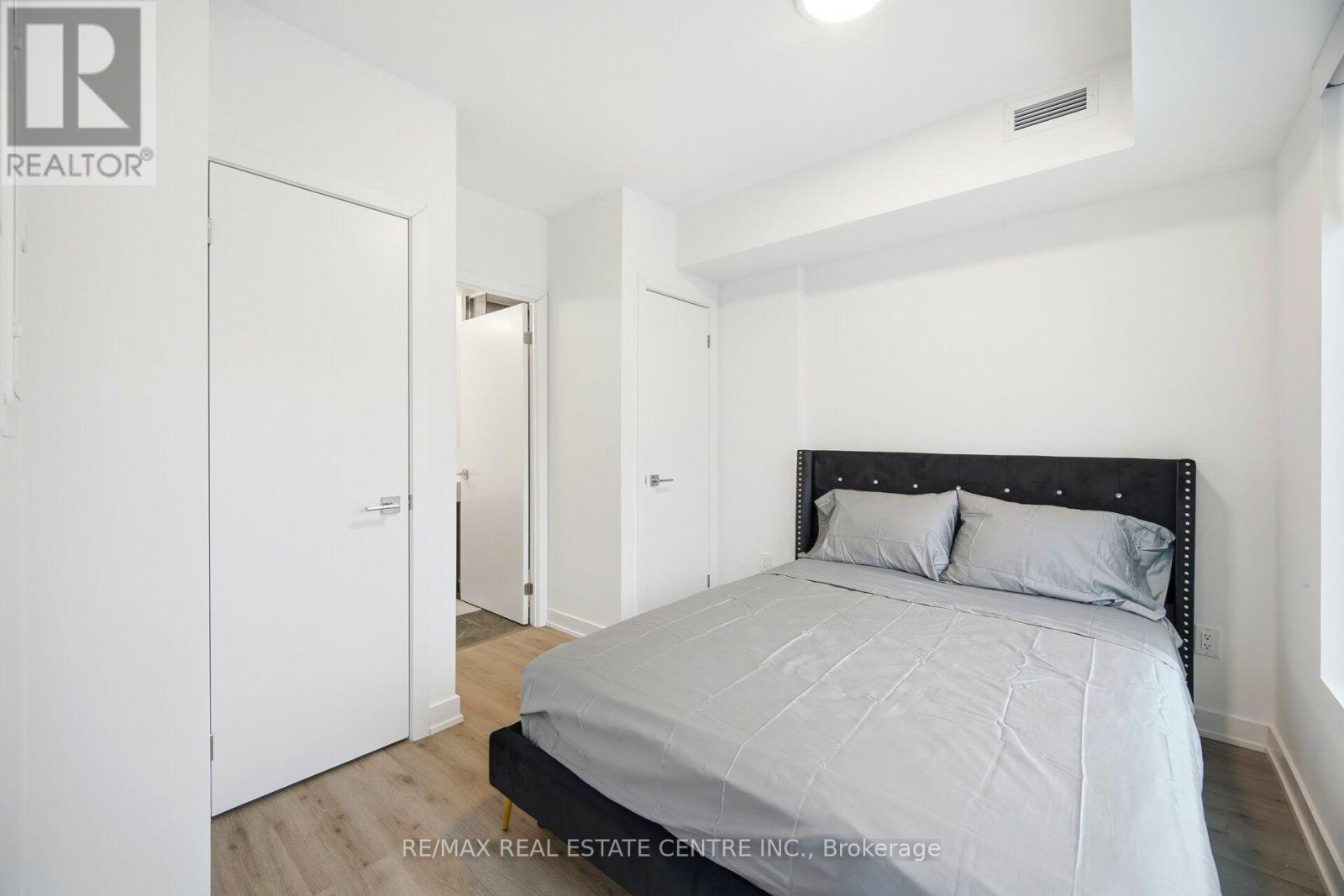 2715 - 252 Church Street Property Photo 18