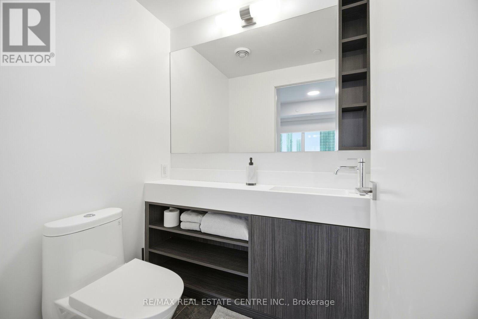 2715 - 252 Church Street Property Photo 21