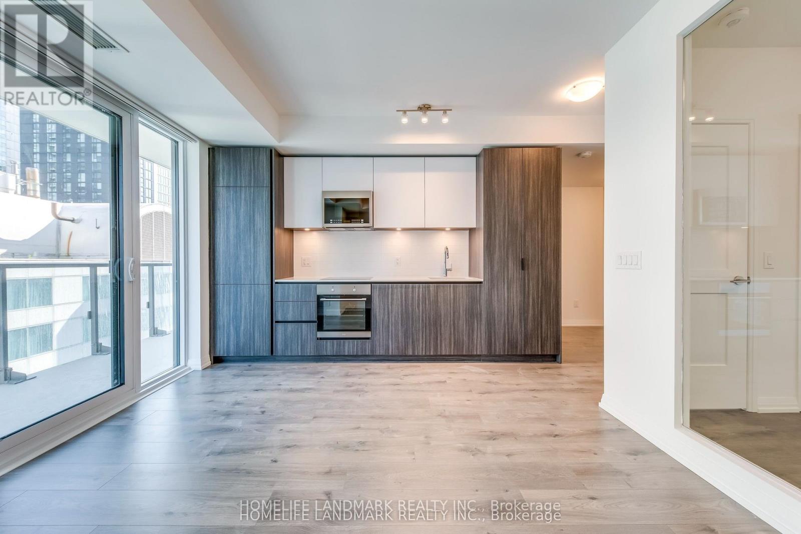 2411 - 8 Widmer Street Property Photo 8
