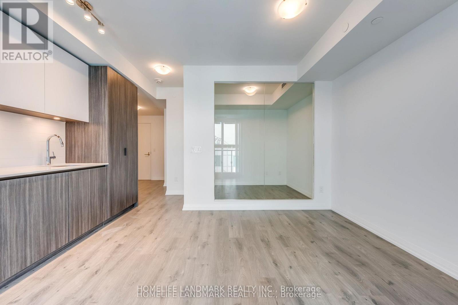 2411 - 8 Widmer Street Property Photo 10