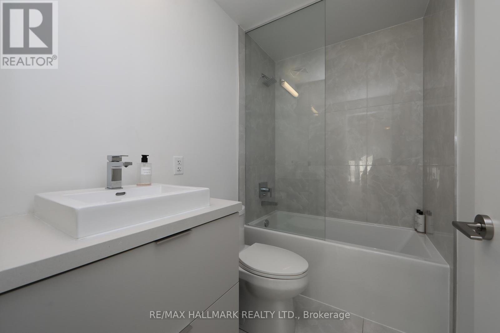 2604 - 158 Front Street E Property Photo 26