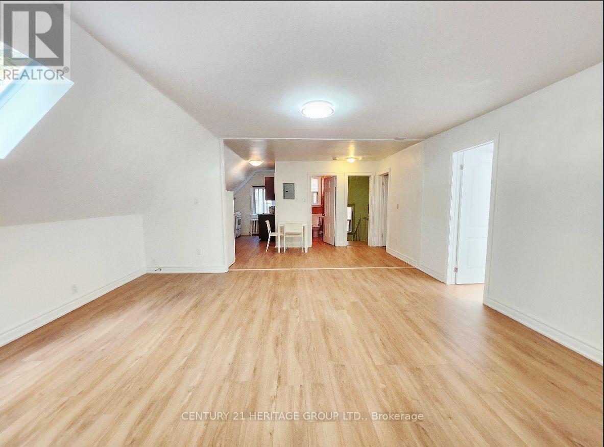 3 - 1356 Avenue Road Property Photo 2