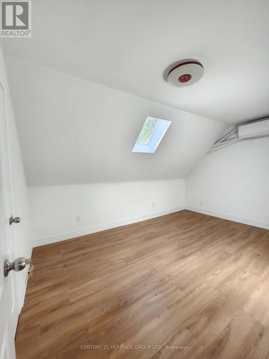 3 - 1356 Avenue Road Property Photo 3