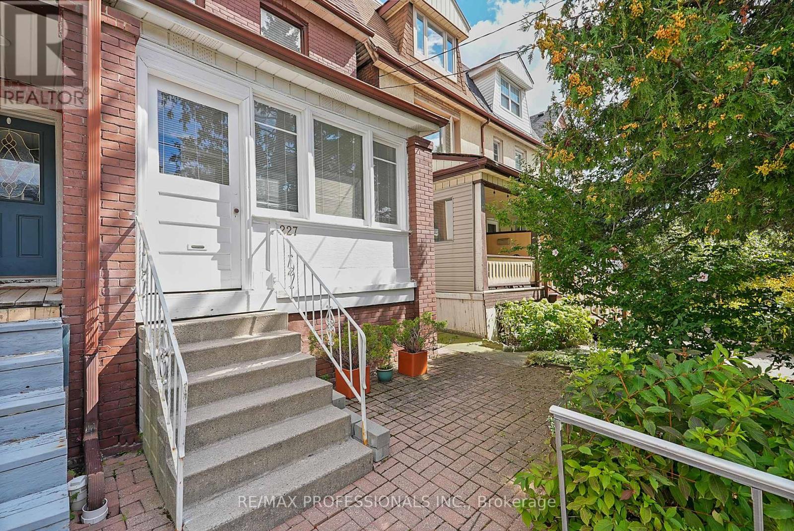 227 Montrose Avenue Property Photo 2