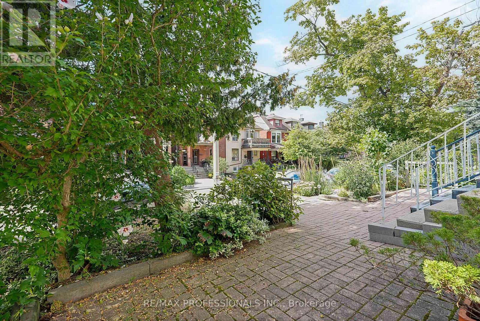 227 Montrose Avenue Property Photo 3