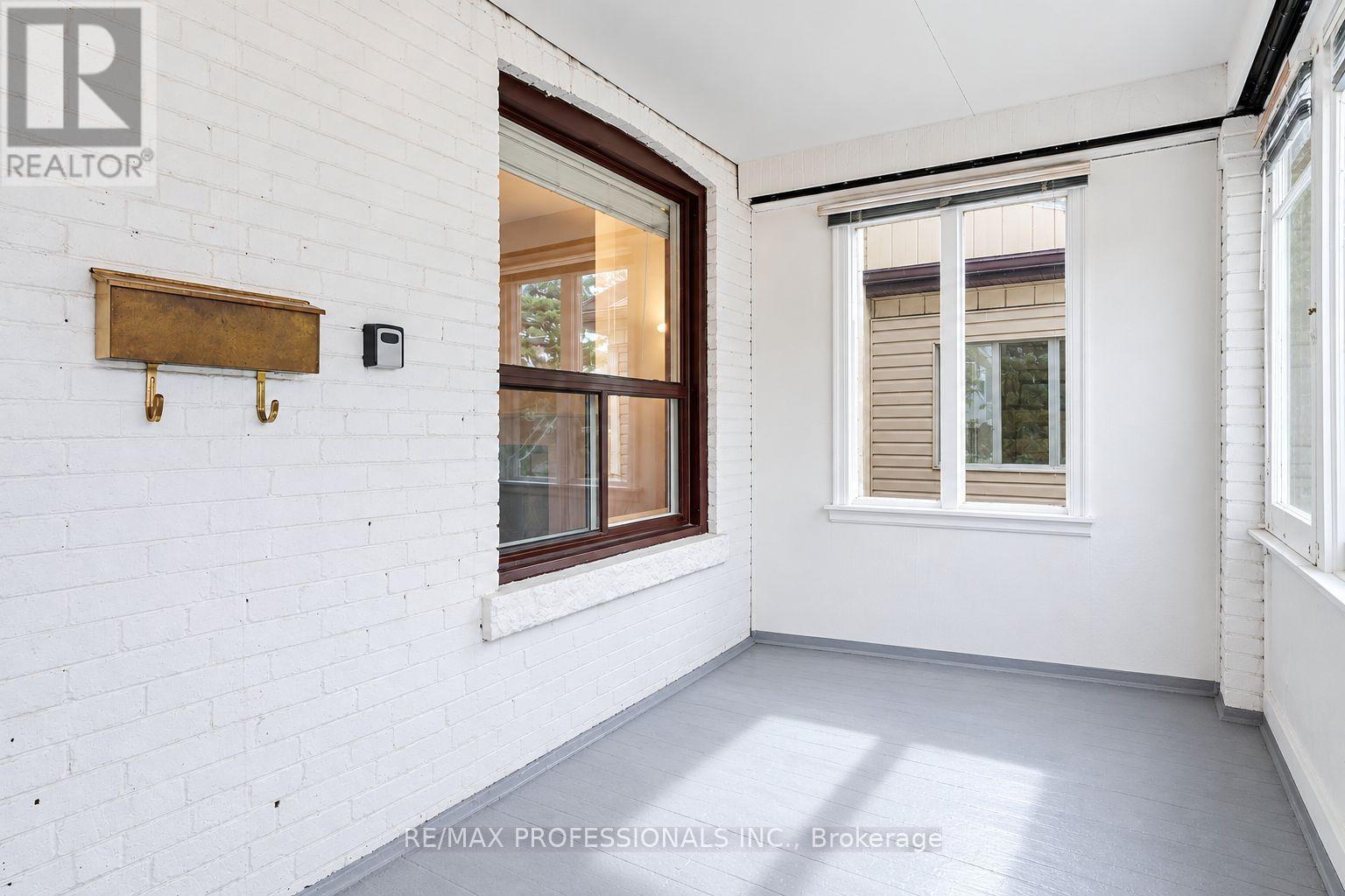 227 Montrose Avenue Property Photo 4