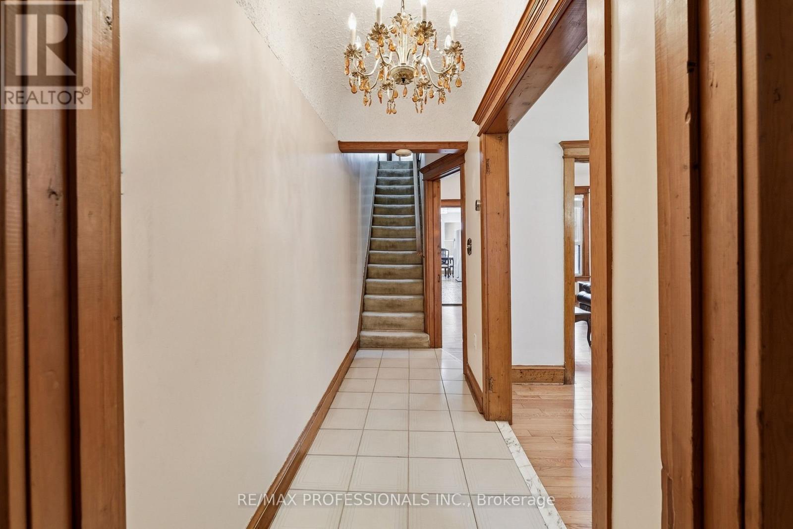 227 Montrose Avenue Property Photo 6