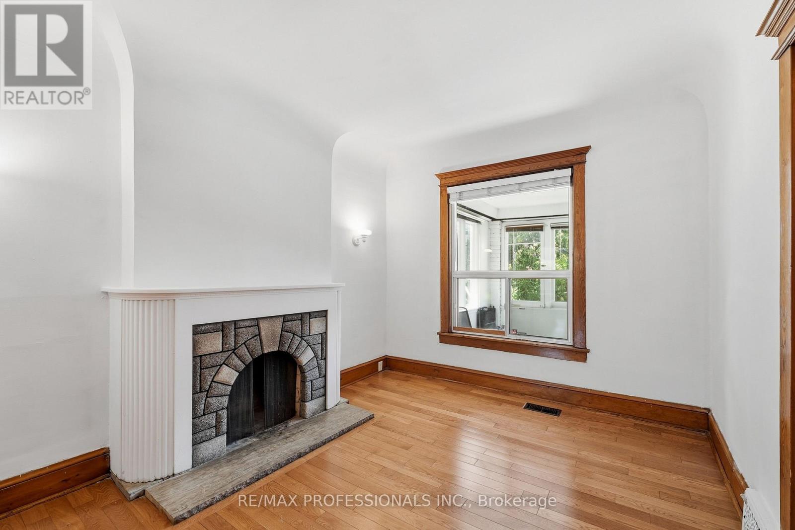 227 Montrose Avenue Property Photo 8