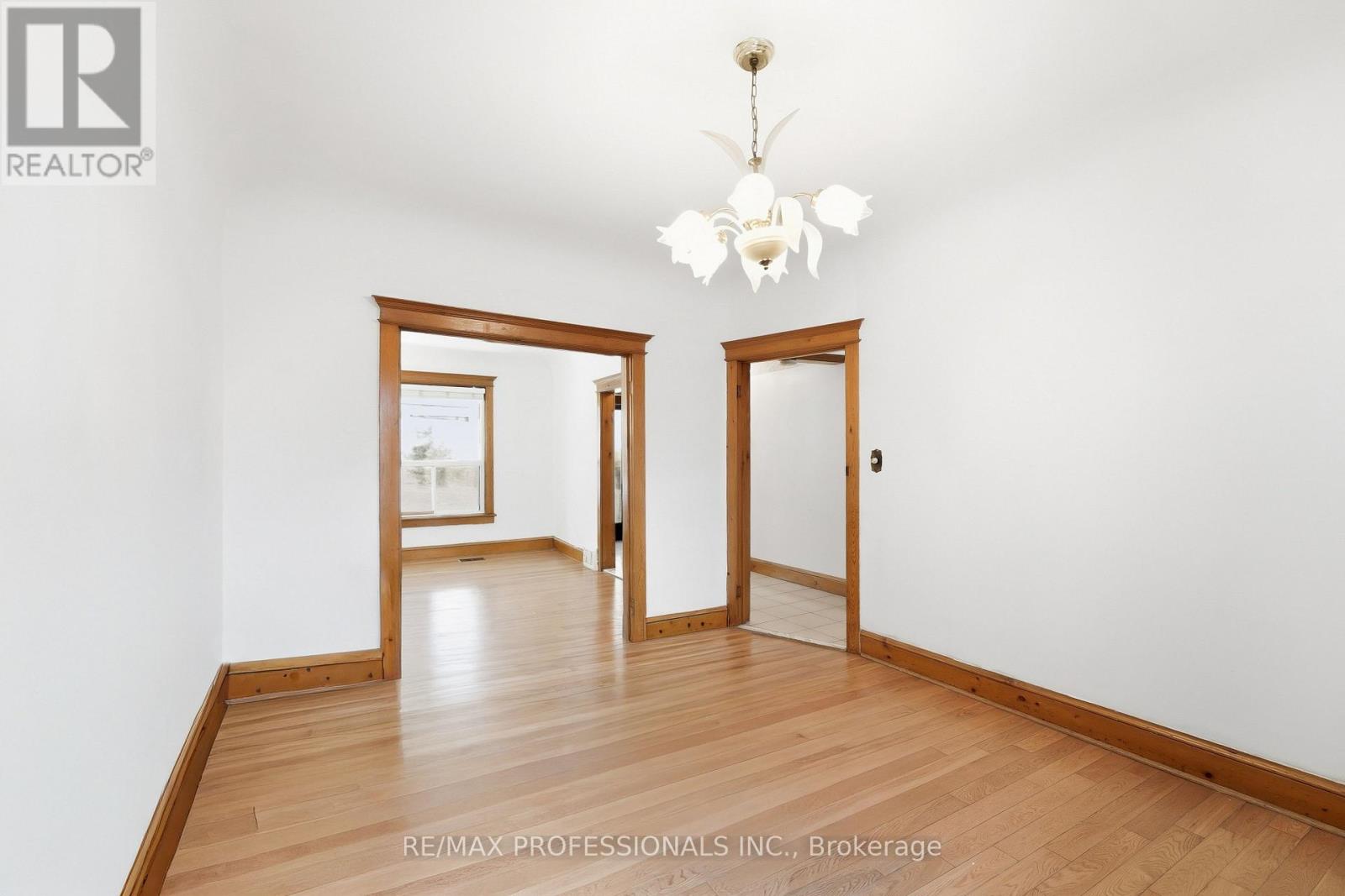 227 Montrose Avenue Property Photo 12