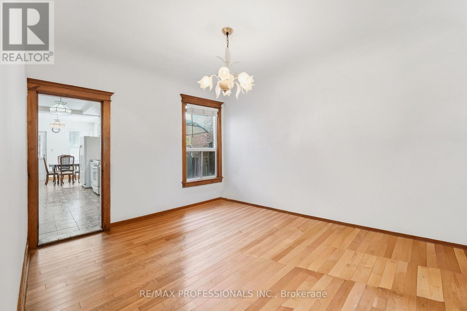 227 Montrose Avenue Property Photo 14