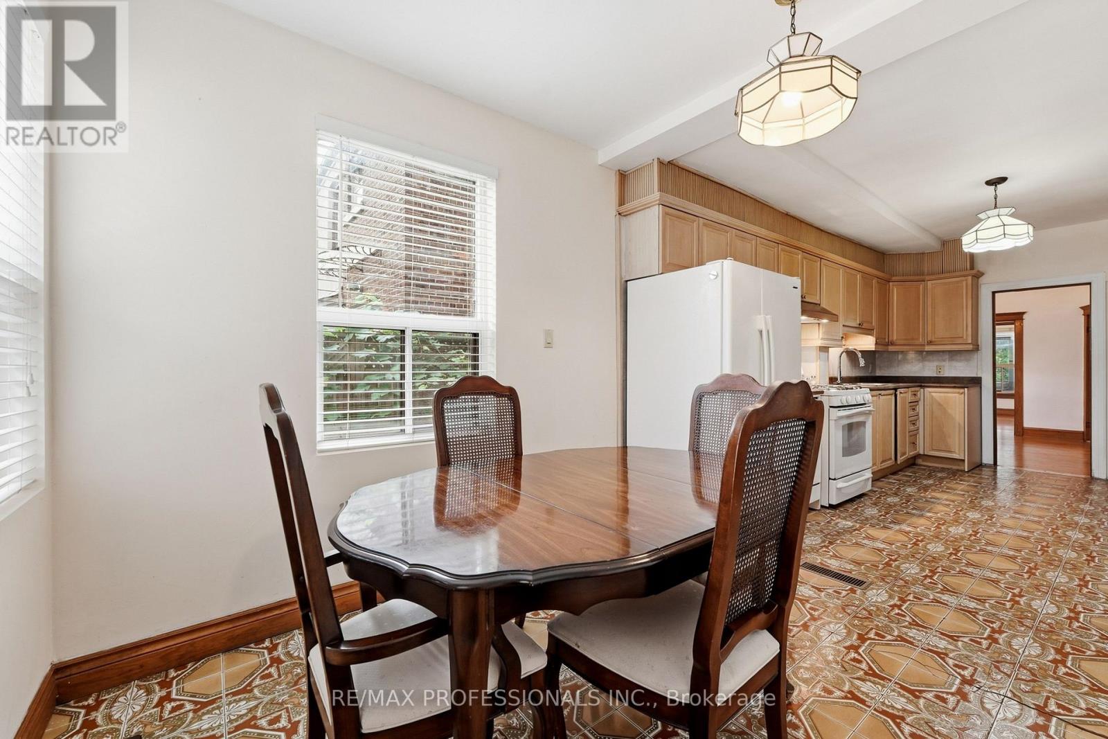 227 Montrose Avenue Property Photo 20
