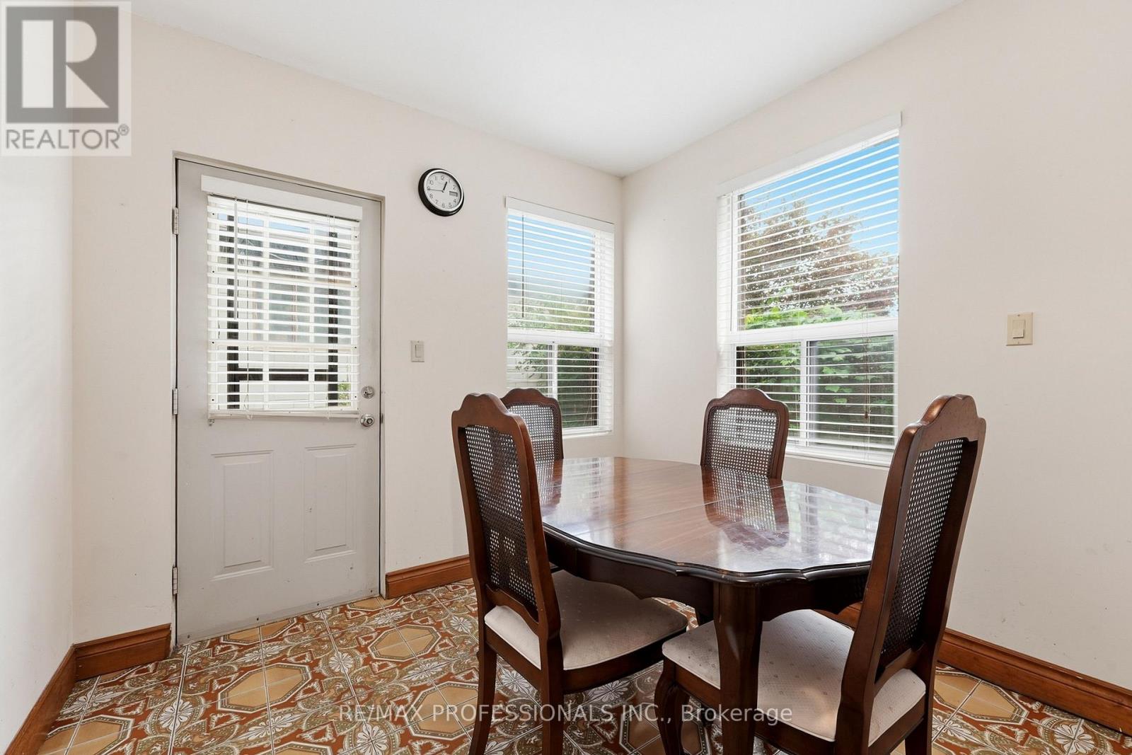 227 Montrose Avenue Property Photo 21