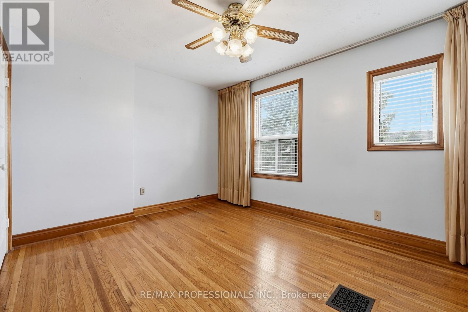 227 Montrose Avenue Property Photo 23