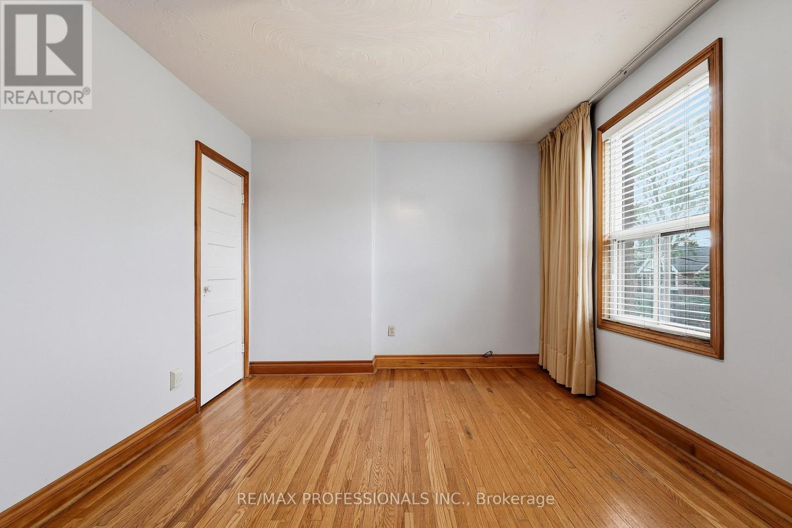 227 Montrose Avenue Property Photo 24