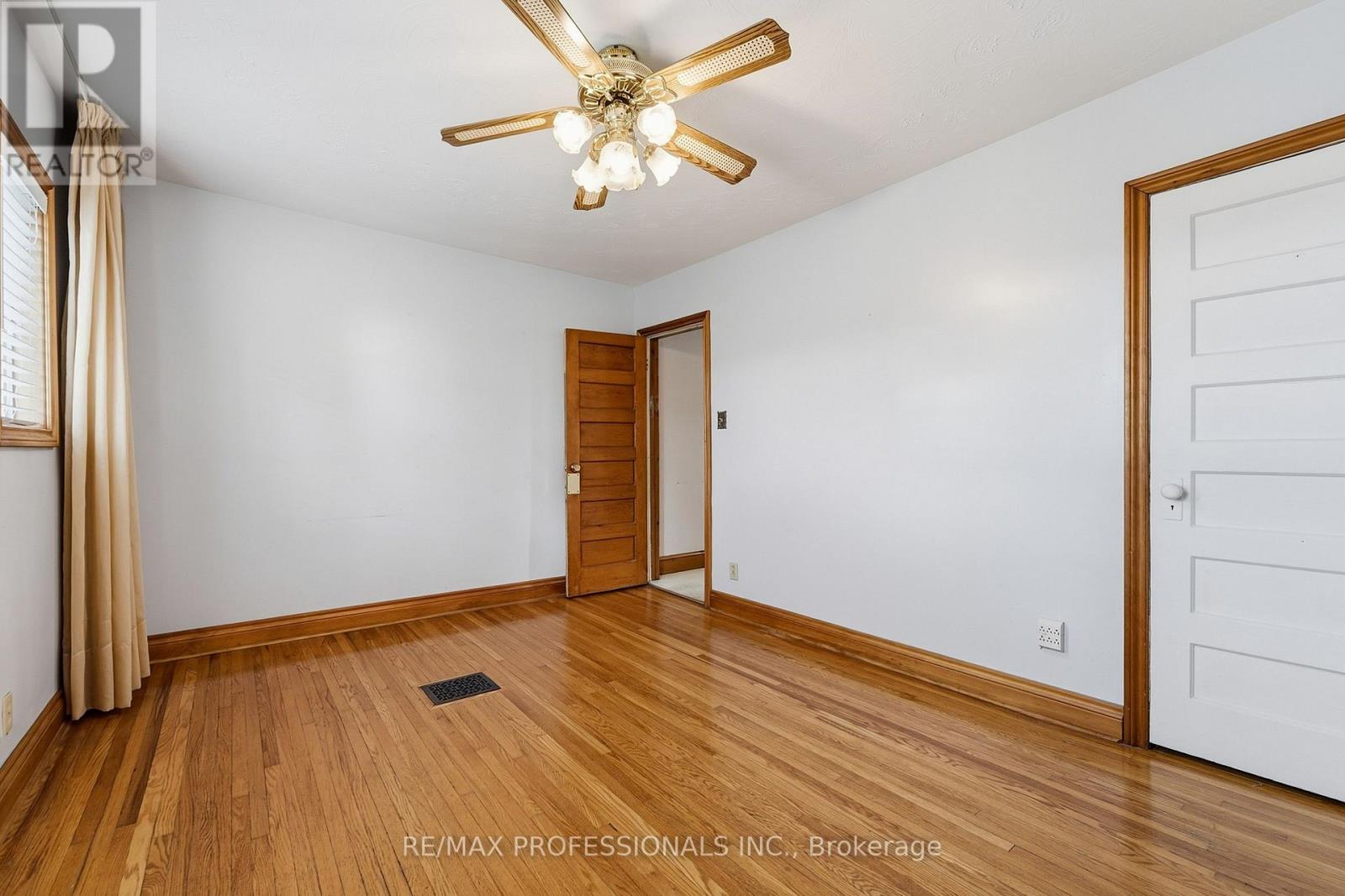 227 Montrose Avenue Property Photo 25