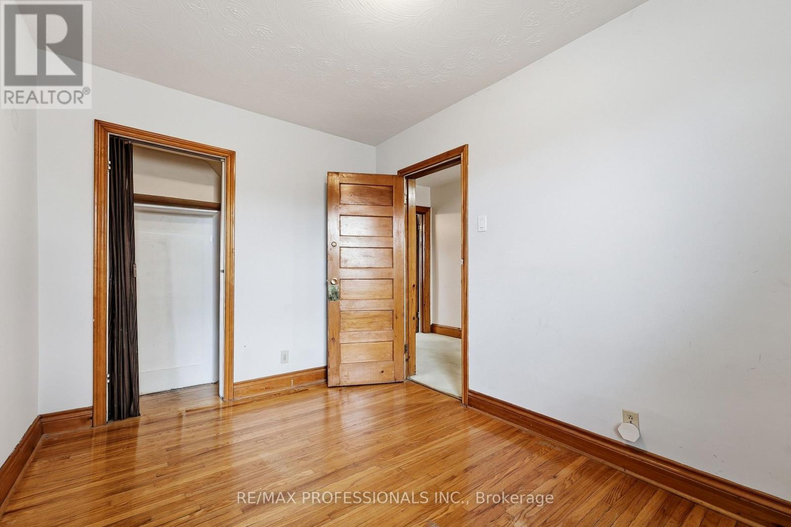 227 Montrose Avenue Property Photo 29