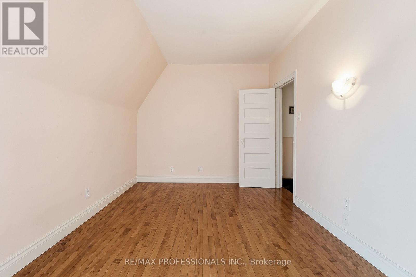 227 Montrose Avenue Property Photo 35