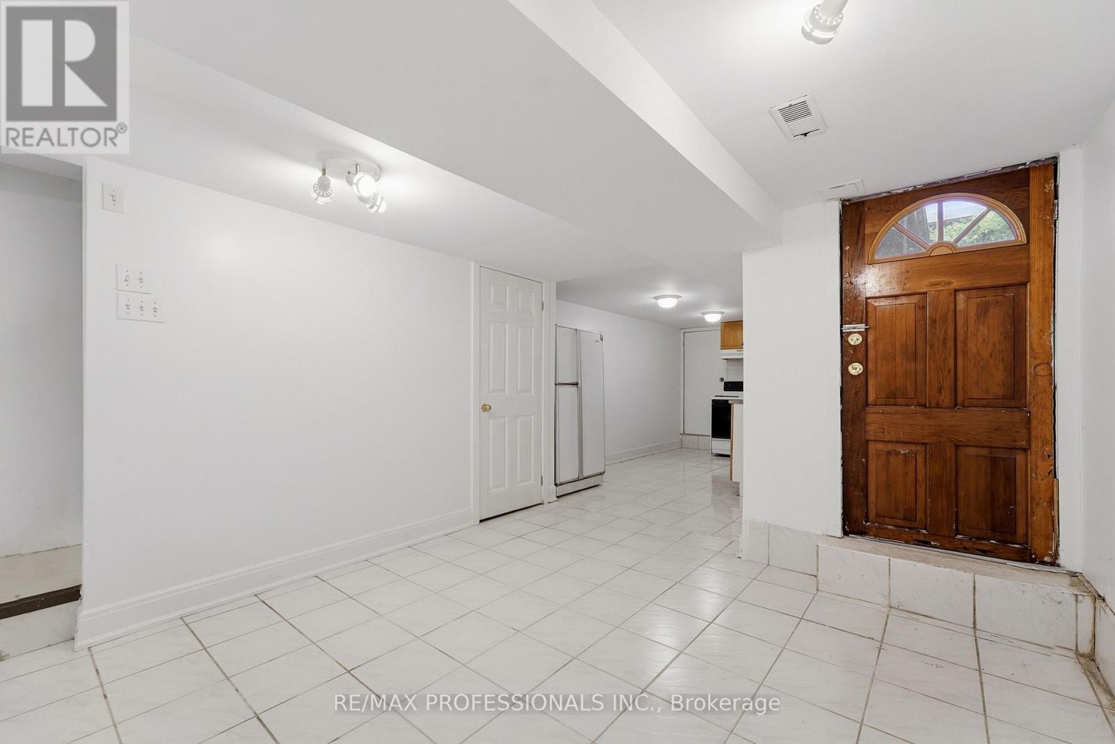 227 Montrose Avenue Property Photo 38