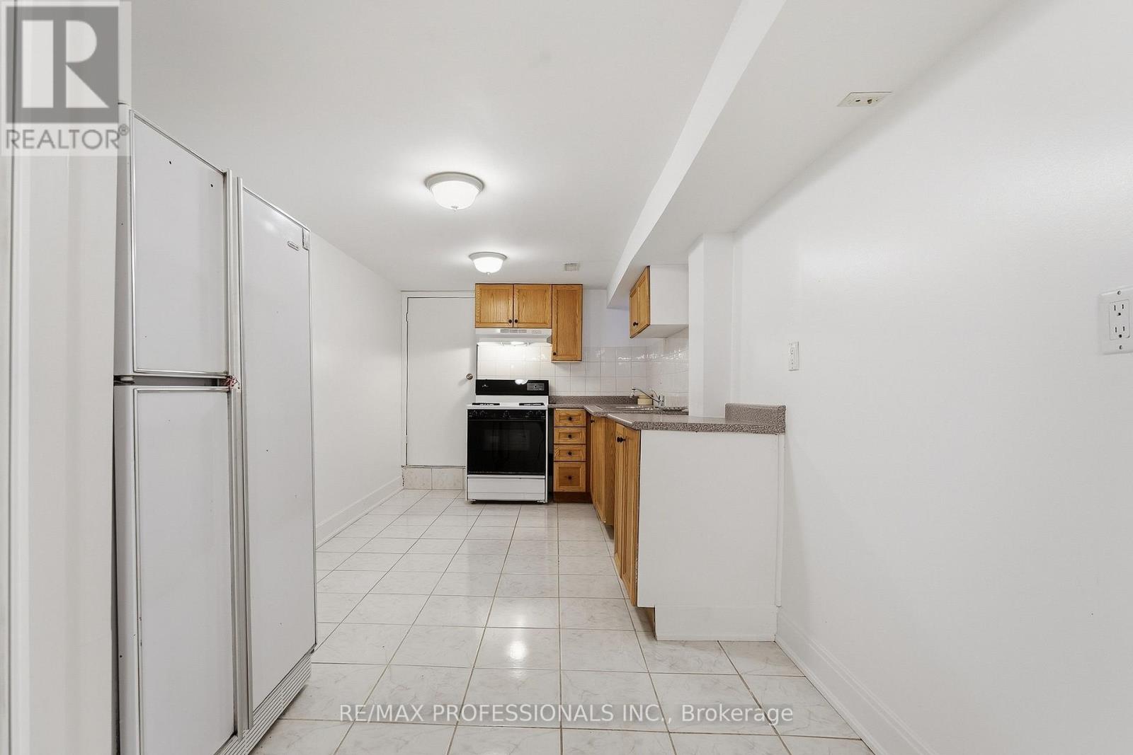 227 Montrose Avenue Property Photo 39