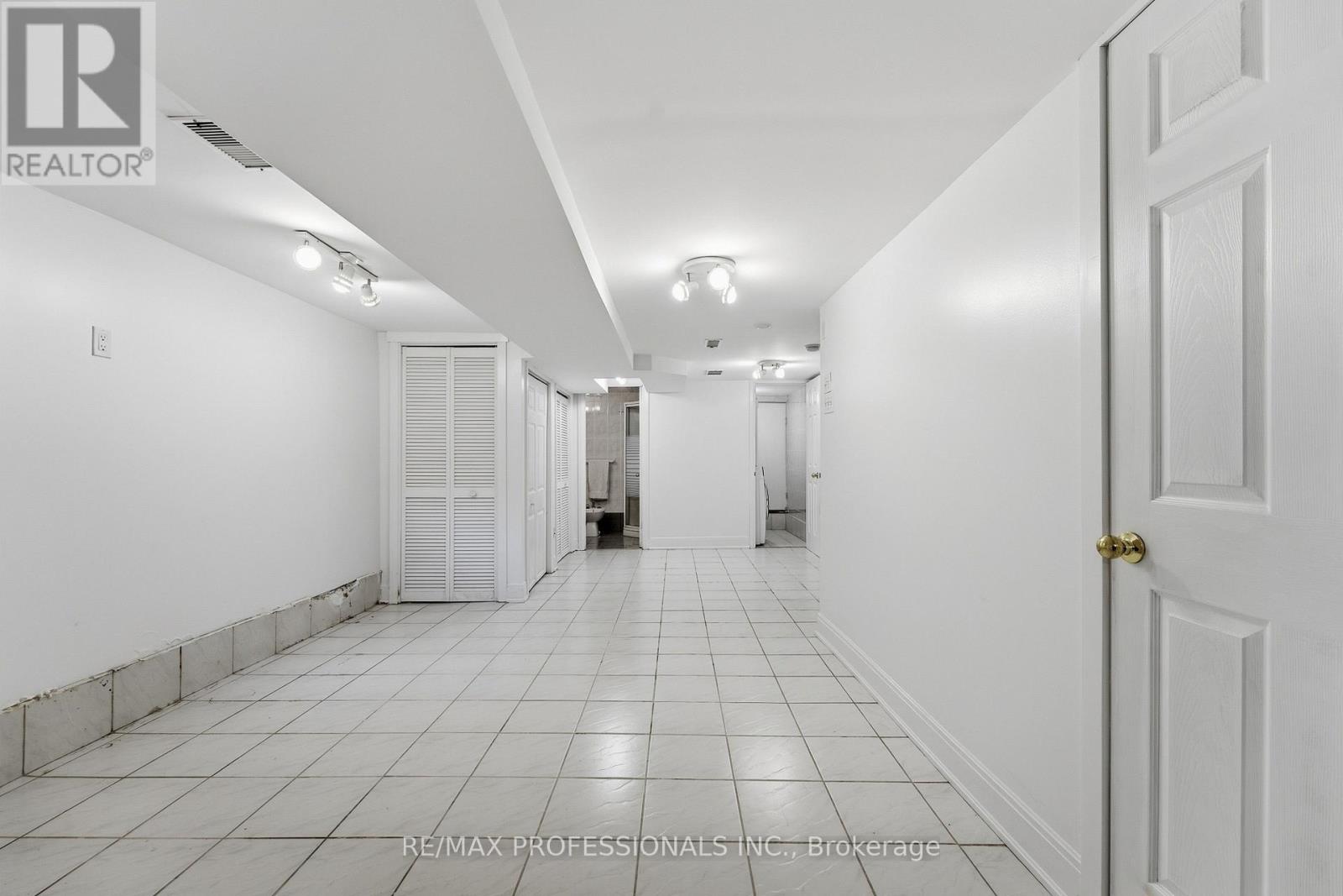 227 Montrose Avenue Property Photo 41