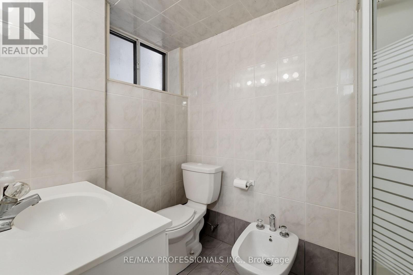 227 Montrose Avenue Property Photo 42