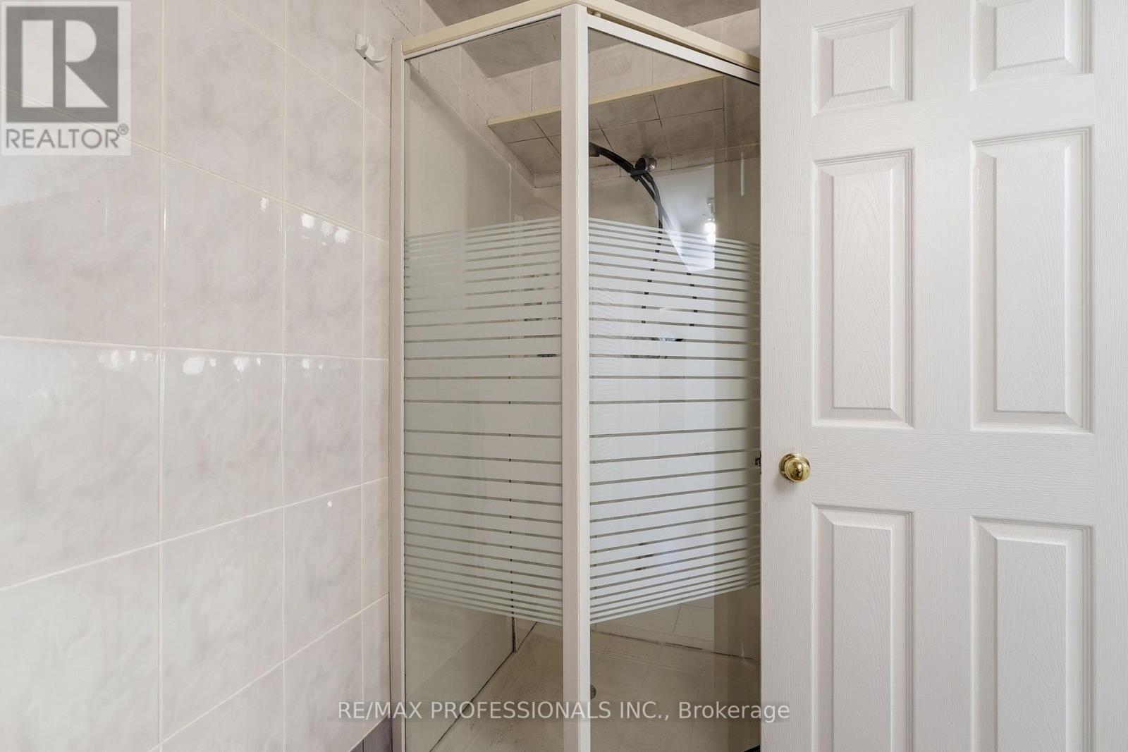 227 Montrose Avenue Property Photo 43