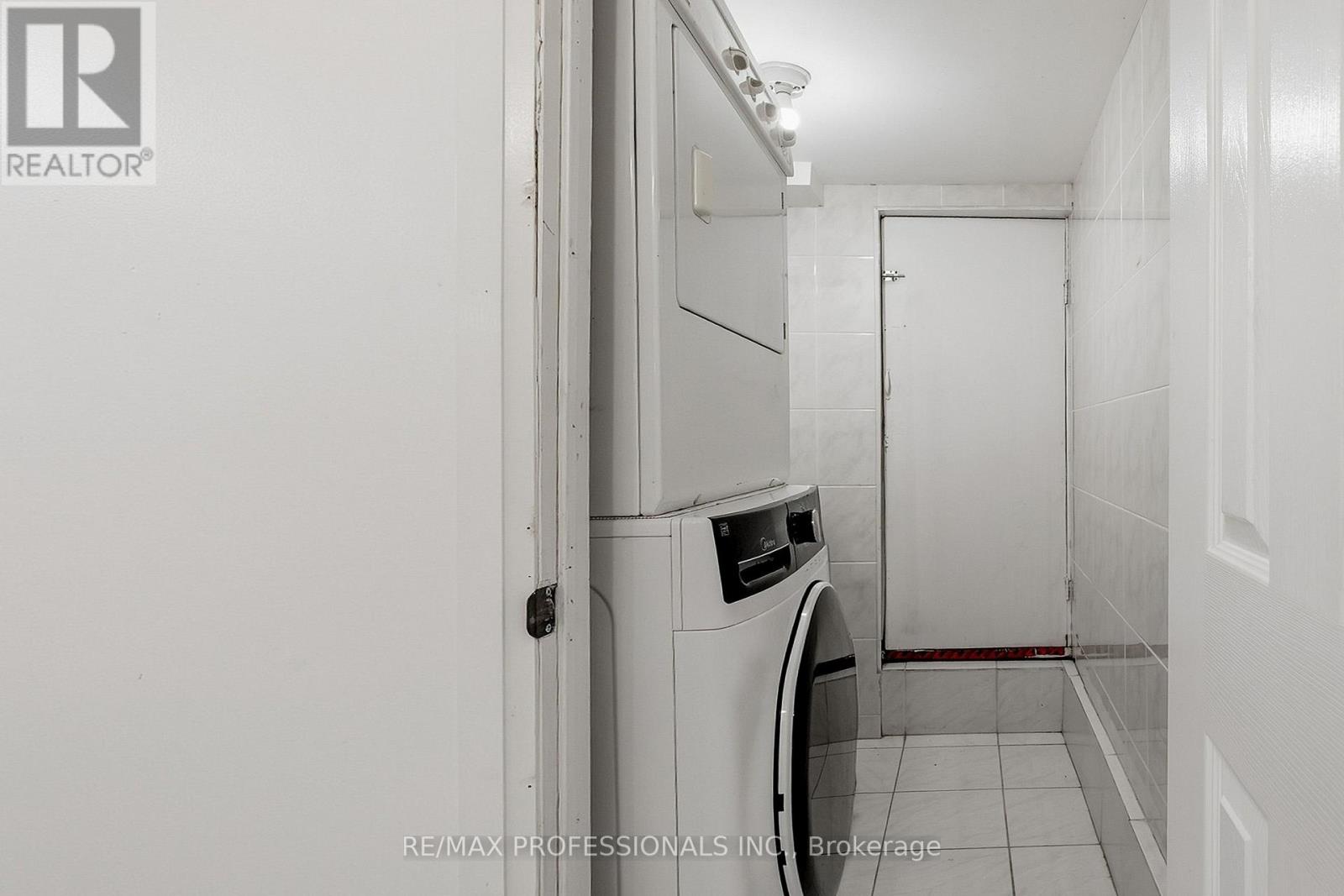 227 Montrose Avenue Property Photo 44