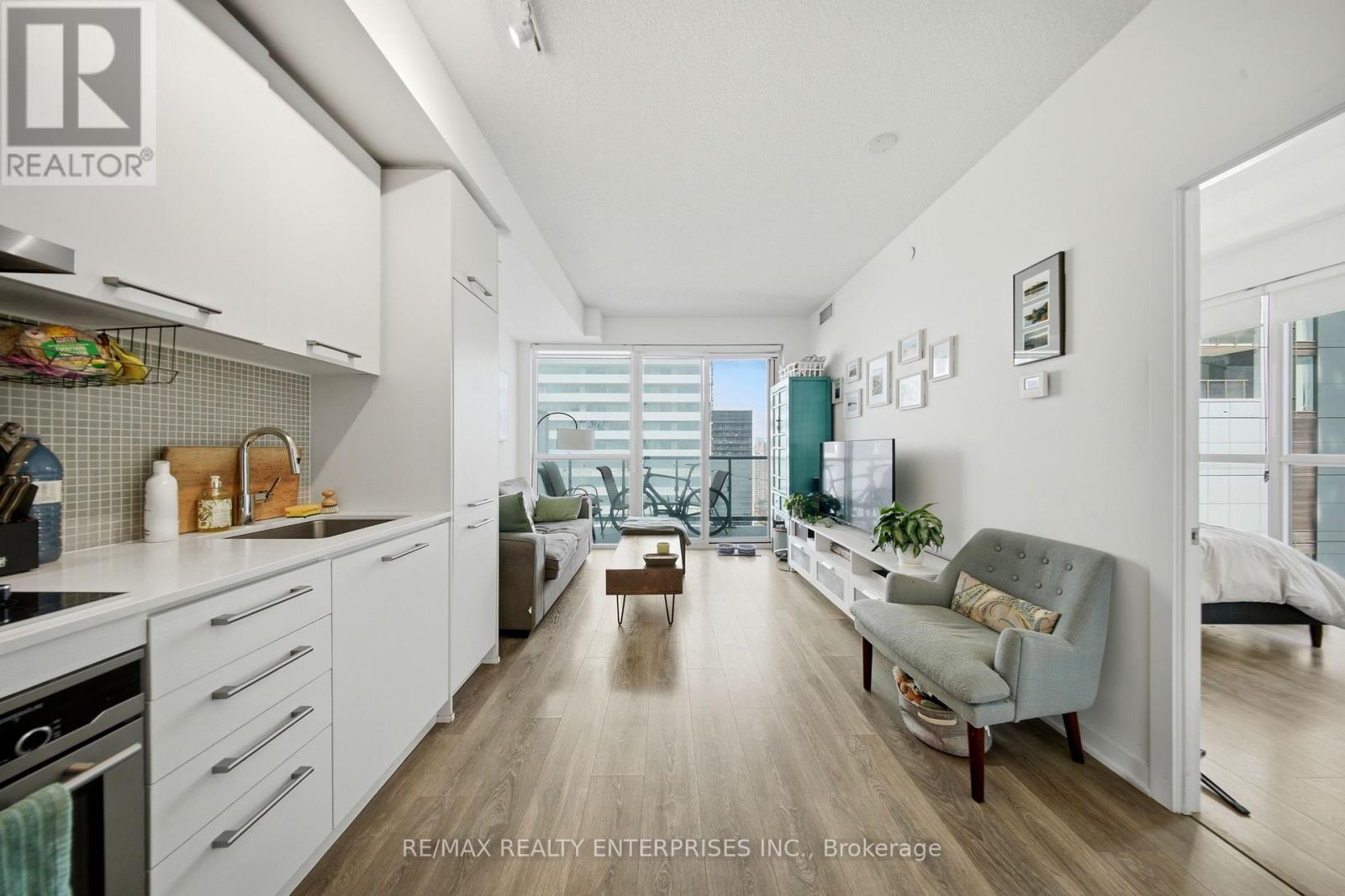 2510 - 87 Peter Street Property Photo 2
