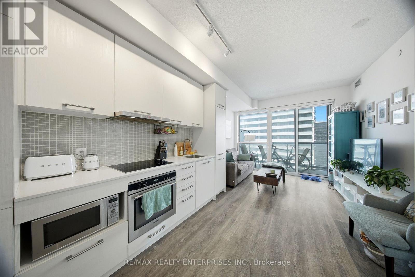 2510 - 87 Peter Street Property Photo 4