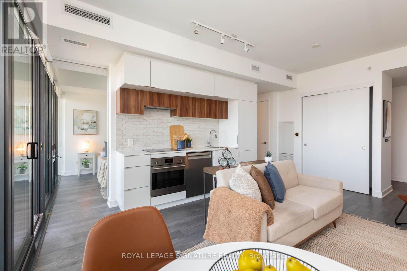 2805 - 185 Roehampton Avenue Property Photo 8