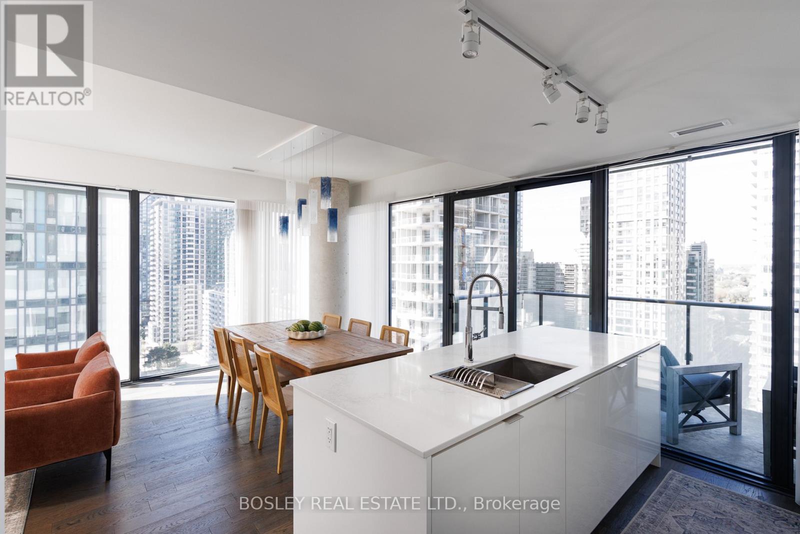1702 - 185 Roehampton Avenue Property Photo 4