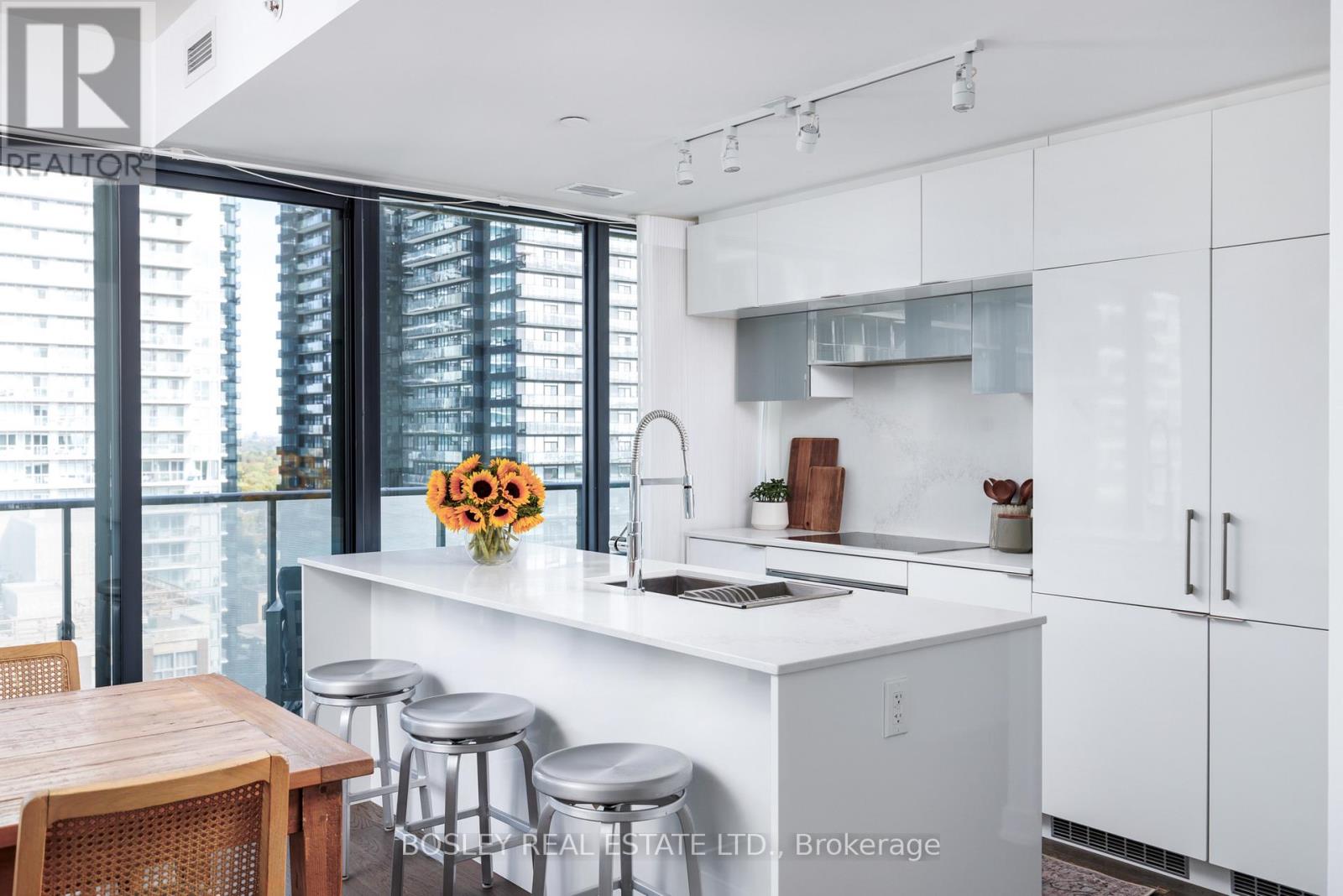 1702 - 185 Roehampton Avenue Property Photo 12